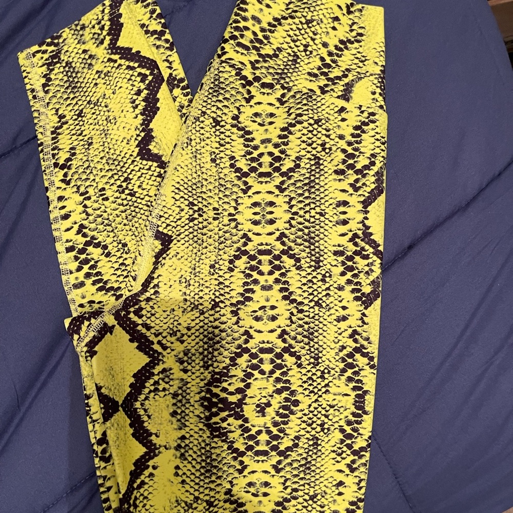 Beach Riot leggings. Size Medium.